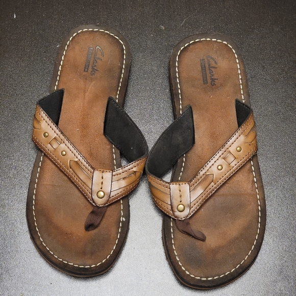 Clarks Flip Flops - Picture 5 of 6